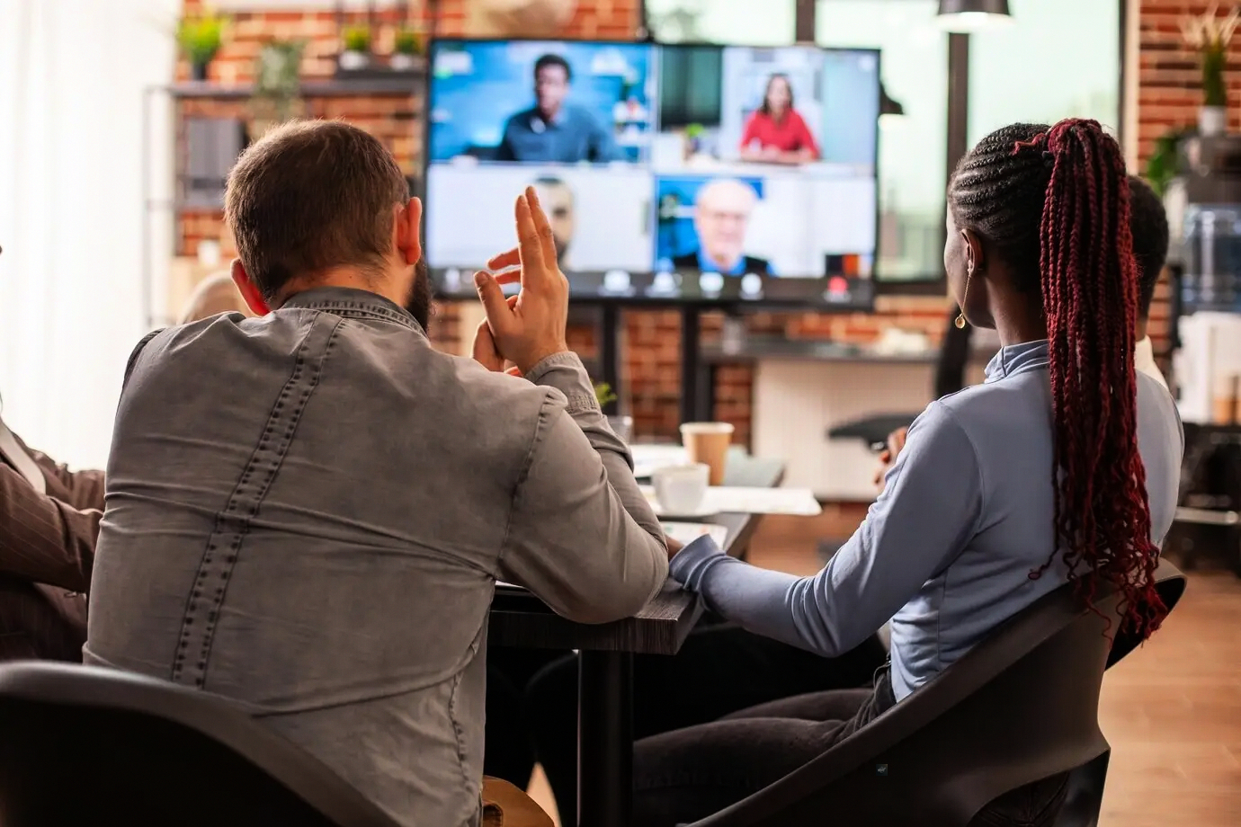 Illustration of goal alignment from strategy to shop floor for CEOs and COOs